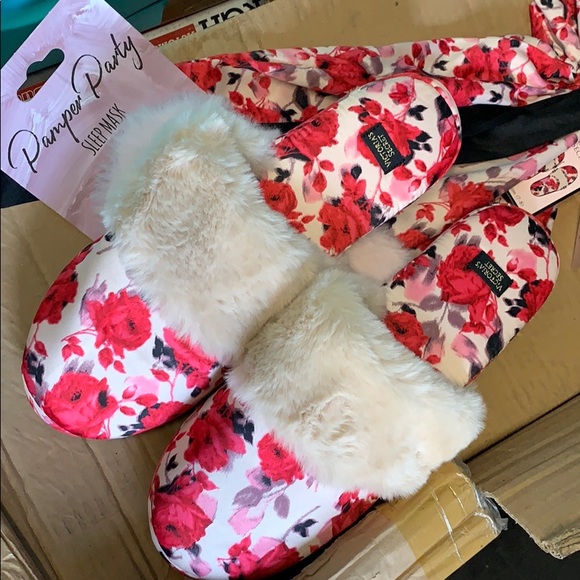 VS Slippers - Picture 3 of 5